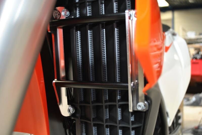 AXP RACING RADIATOR GUARDS HVA TC/FC 18 AX1449